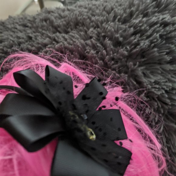 Gothic Bow Headband With Jewels - Picture 2 of 2